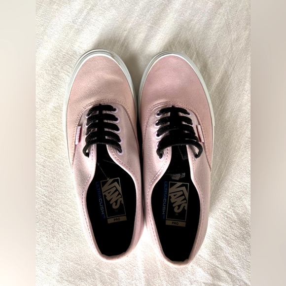 BRAND NEW Vans Size 8 - Picture 2 of 2